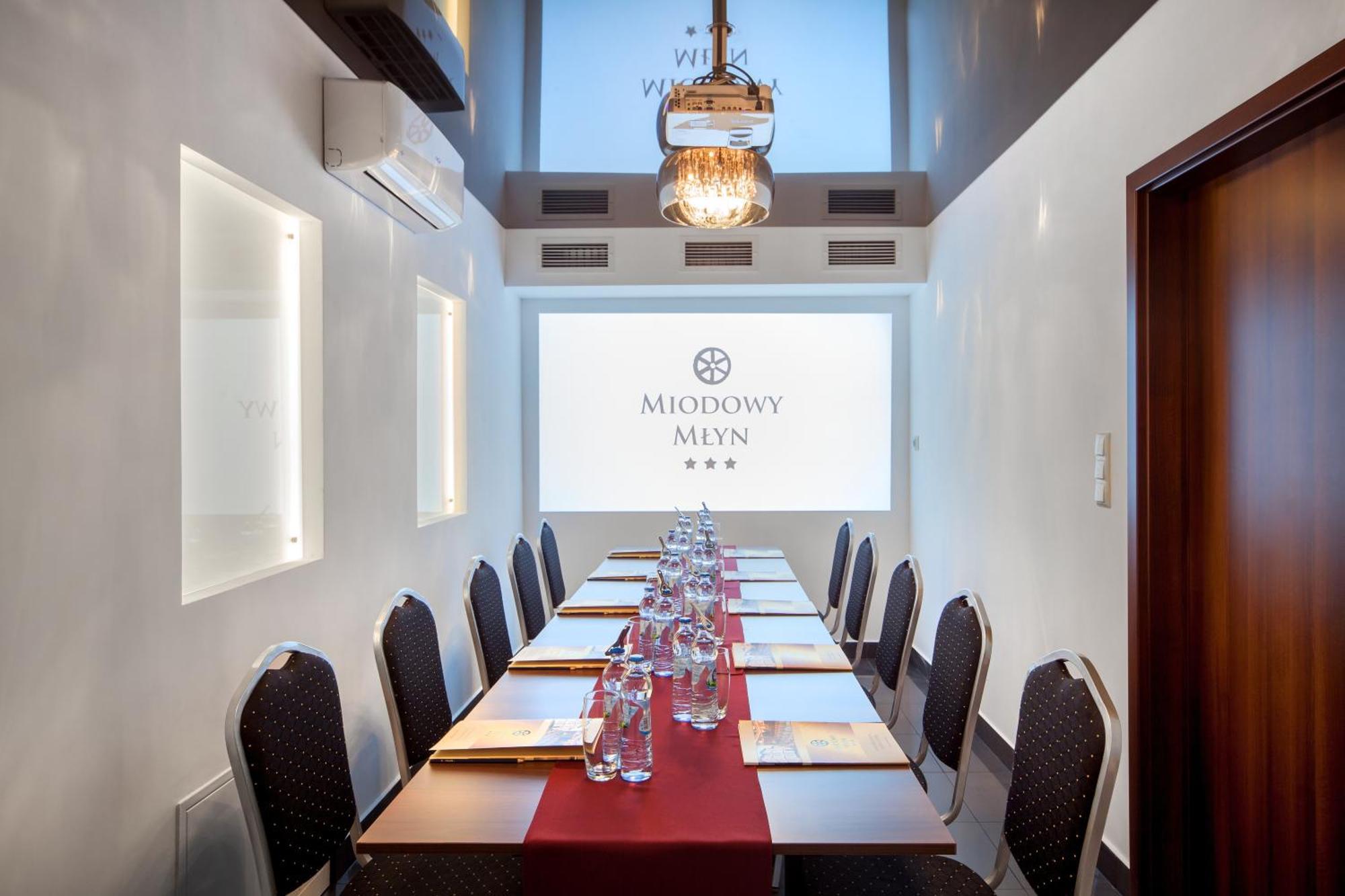 Hotel Miodowy Mlyn Opatow  Exterior foto